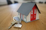 House and house keys depicting real estate transaction