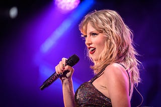 Taylor Swift: A Witless Twit of the Left (According to the Right)
