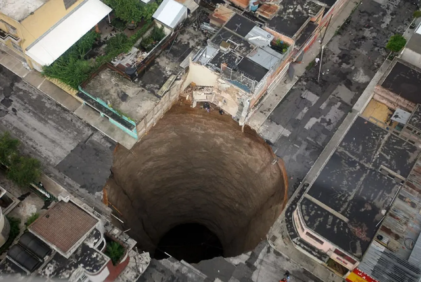 ebruary 15, 2003, A Sinkhole Occurred In The Courtyard Of A Nursery School 🕳️ Fortunately It Was The Night